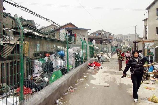九游开放平台超300个品牌、60余家首店…今年上海最大体量购物中心开业！曾经的城中村如今高大上了
